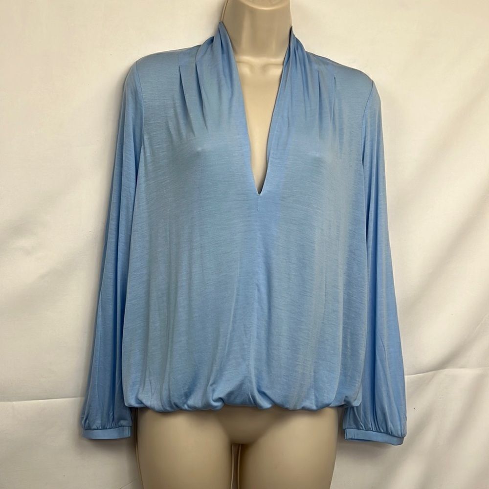 Lanston REVOLVE v neck long sleeve blue top NWT size XS